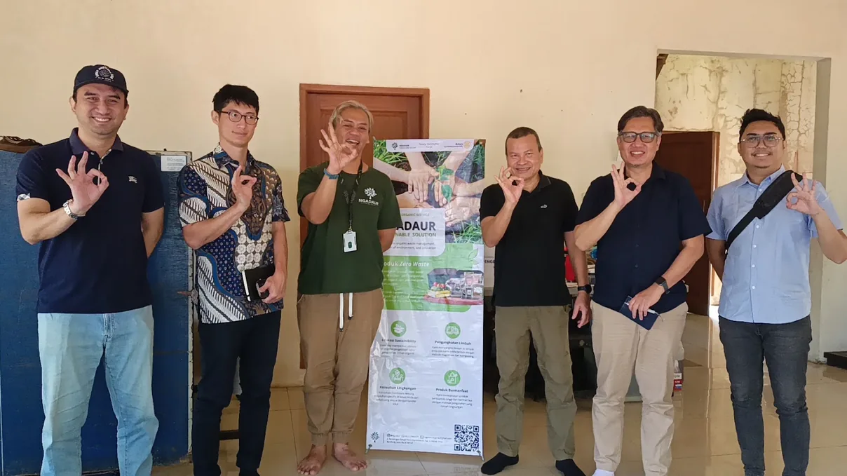 Tim Ngadaur bersama mitra dalam kunjungan kerja